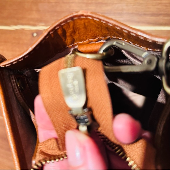 Pratesi Italian Elegant Brown Leather Handbag, 2 strap & a removable crossbody. - Picture 8 of 15